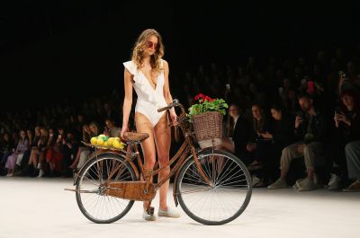 775164665da038 swim runway 