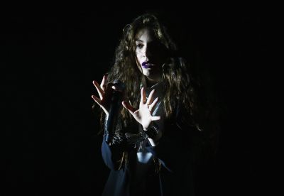 498043803da003 lorde perfor